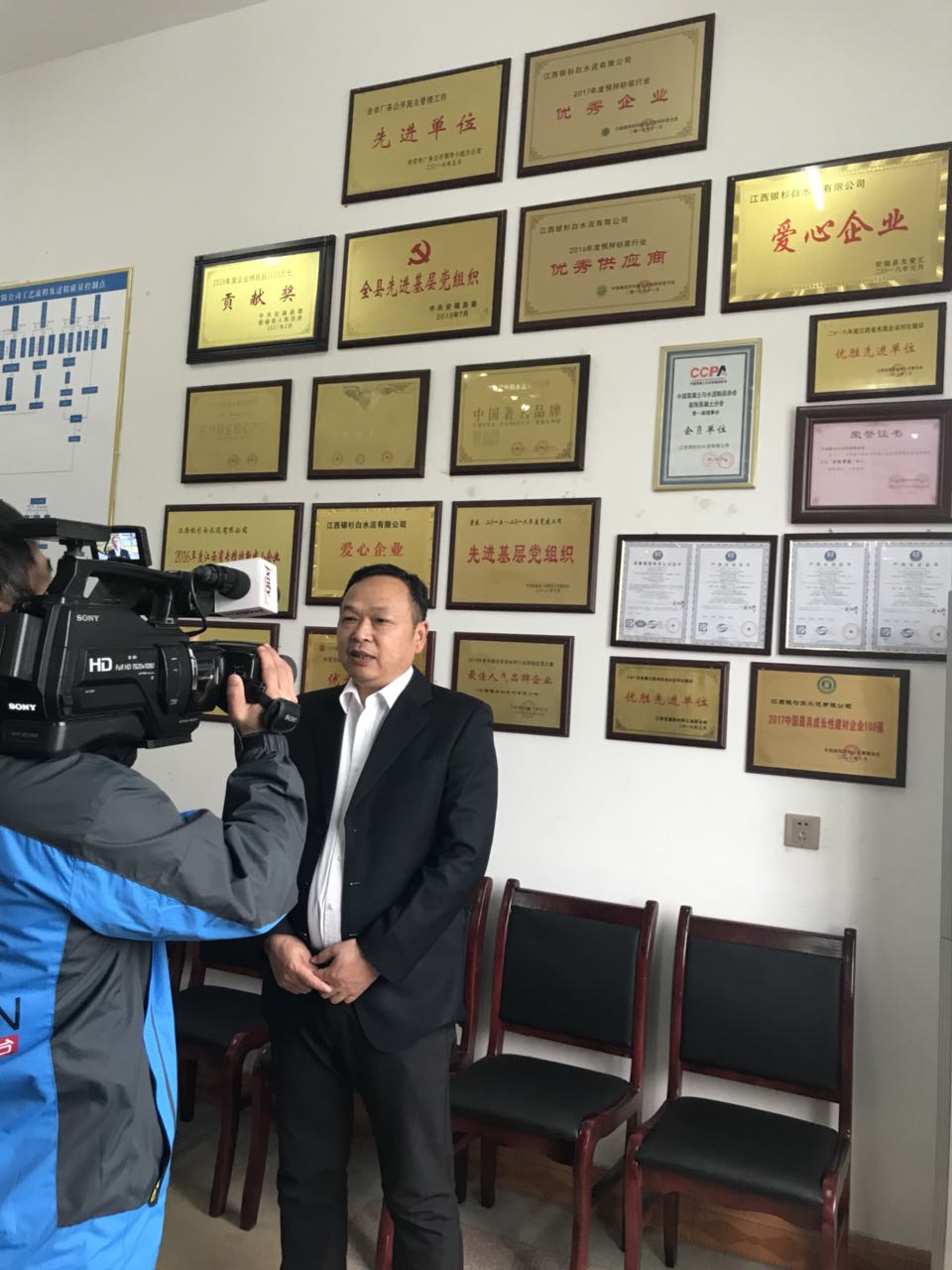 1516351838210434.jpg 采访.jpg